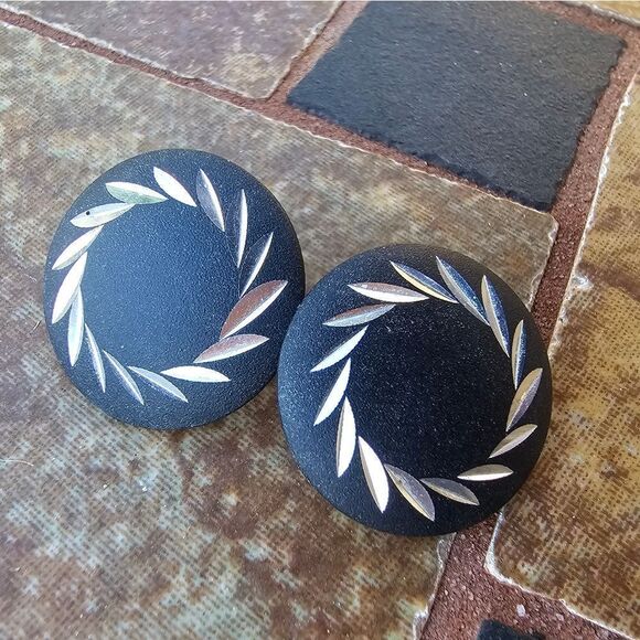 Vintage black and silver post back earrings - Picture 1 of 2